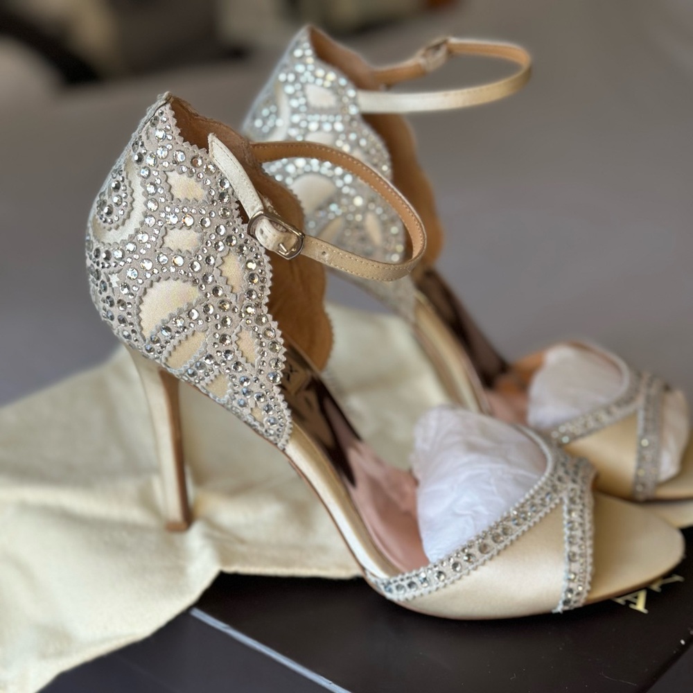 Badgley mischka Roxy Ivory Satin Shoes